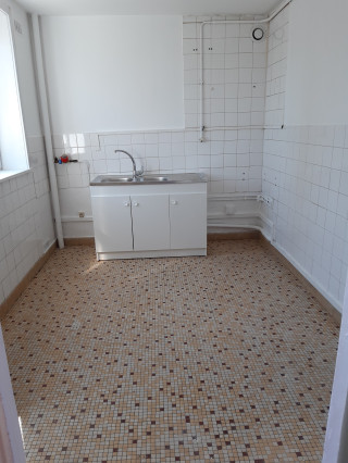 T4 RUE LEON JOUHAUX 38100 GRENOBLE ( LEON JOUHAUX )