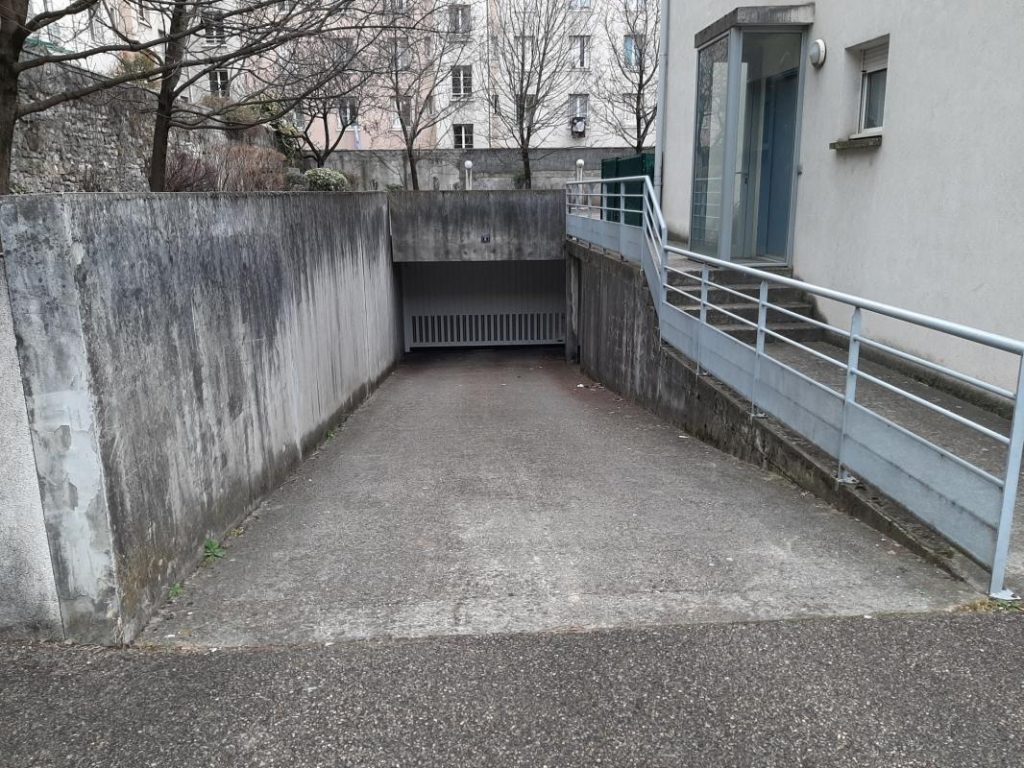 Garage/box – rue Revol – GRENOBLE