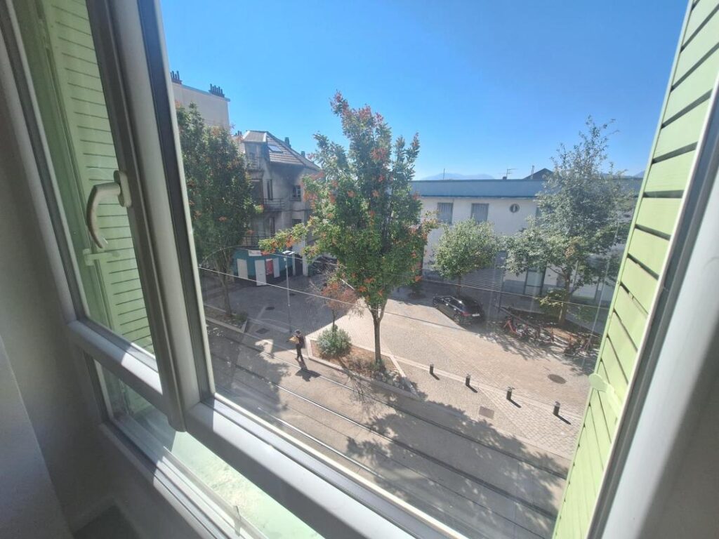Appartement 4 pièces – Fontaine – 50 avenue Aristide Briand