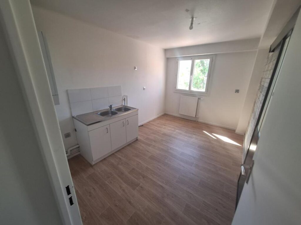 Appartement 4 pièces – Fontaine – 50 avenue Aristide Briand