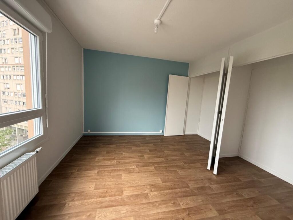 ! BIENTOT DISPONIBLE ! Appartement rénové dans un immeuble réhabilité à la Galerie de l&rsquo;Arlequin – Villeneuve – Grenoble