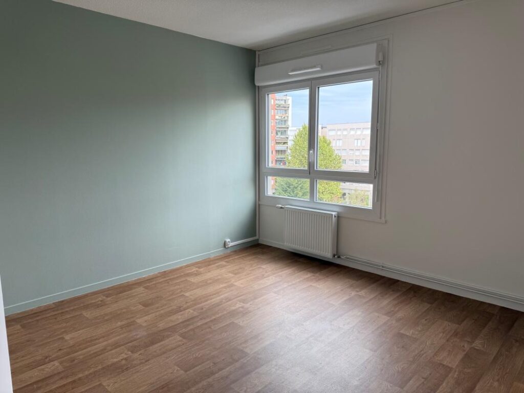 ! BIENTOT DISPONIBLE ! Appartement rénové dans un immeuble réhabilité à la Galerie de l&rsquo;Arlequin – Villeneuve – Grenoble