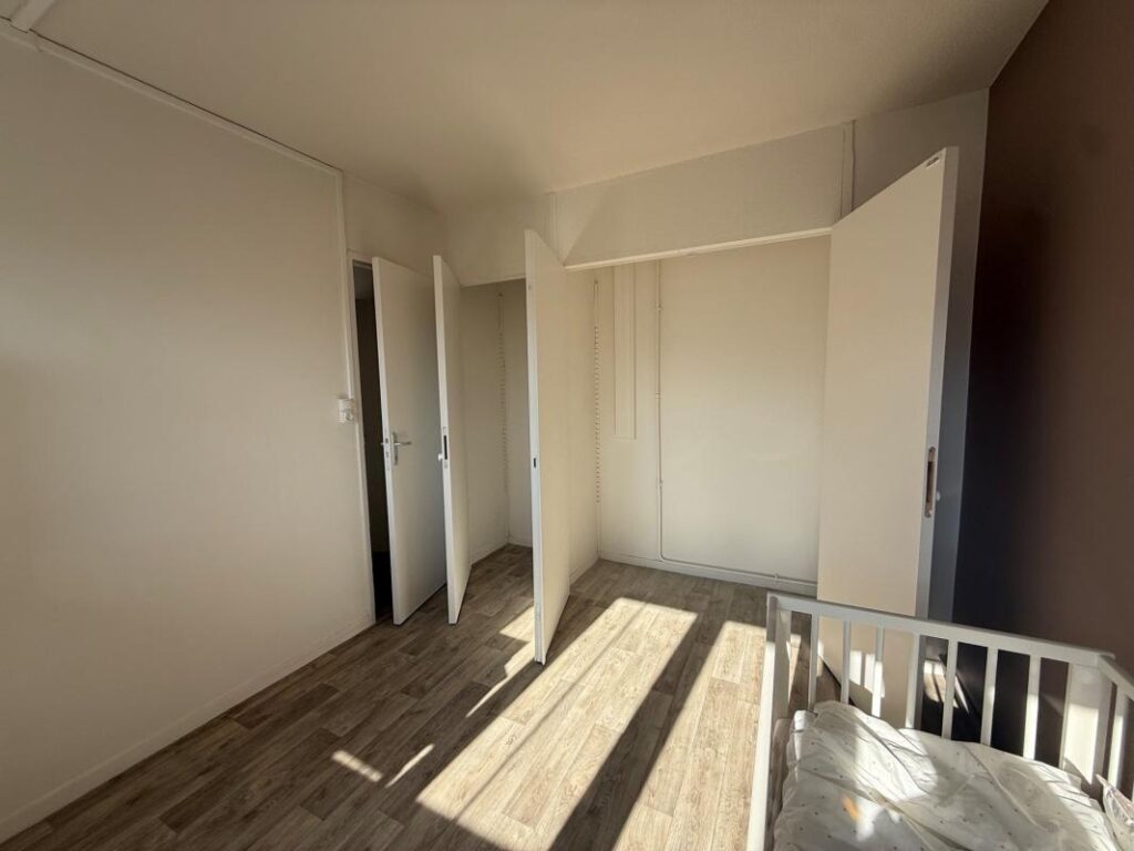 ! BIENTOT DISPONIBLE ! Appartement rénové dans un immeuble réhabilité à la Galerie de l&rsquo;Arlequin – Villeneuve – Grenoble